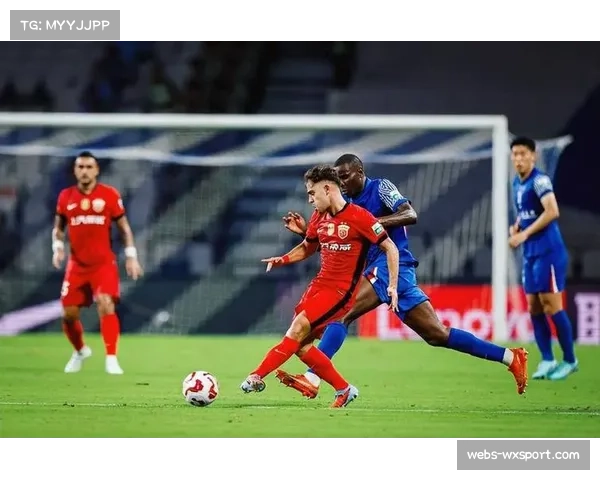 【2026年4月中超联赛跑动强度与节奏变化·赛中·特写特写：上海德比，中场休息时两队队医紧急为抽筋球员进行处理